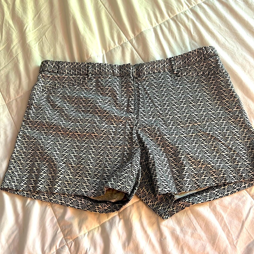 Laundry shorts. Fun navy blue pattern. Size 8.